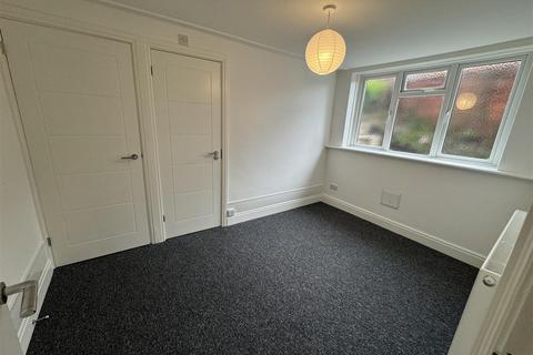 2 bedroom flat to rent - 1 Laburnham Road, Maidenhead