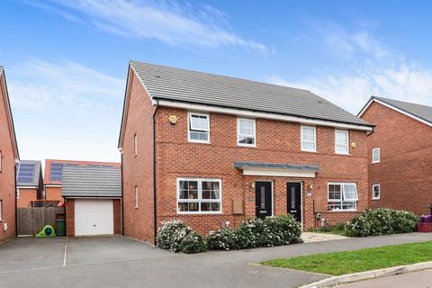 3 bedroom semi-detached house for sale - Wesson Road, Warwick