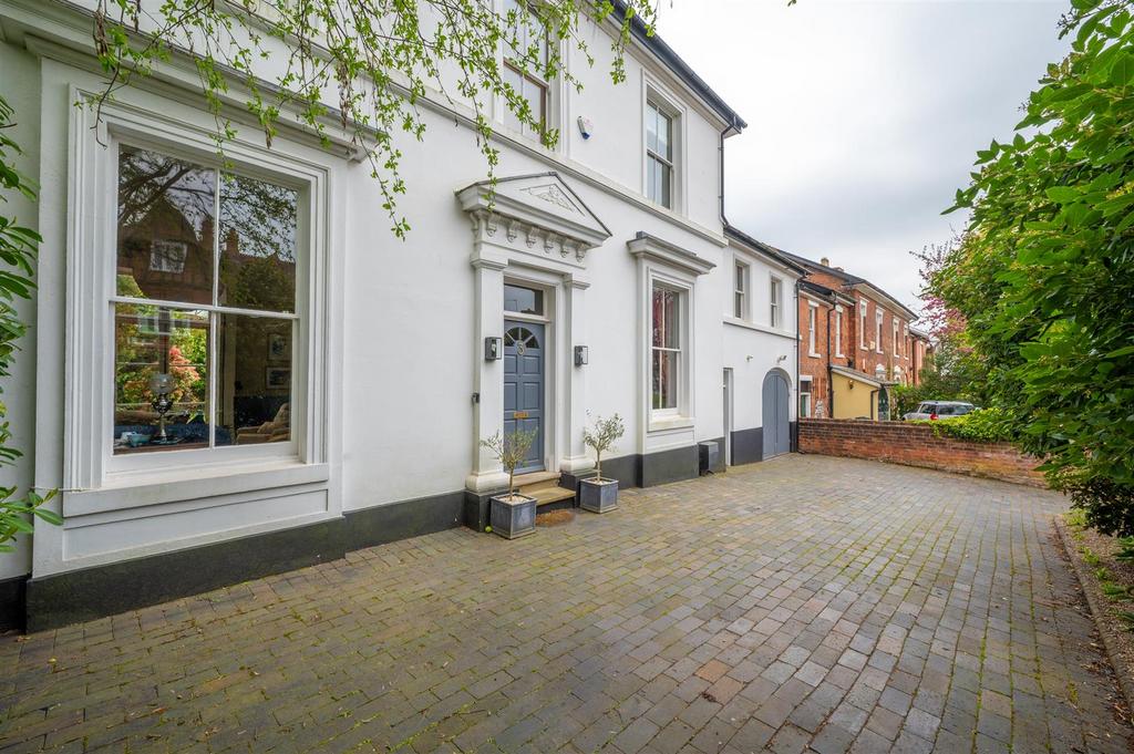 Victoria Road, Harborne, Birmingham 5 bed link detached house for sale