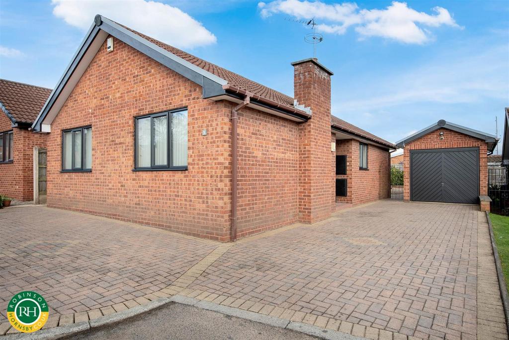 Apostle Close, Warmsworth, Doncaster 3 bed detached bungalow for sale