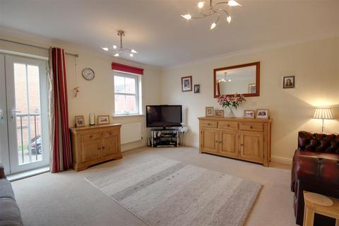 3 bedroom end of terrace house for sale, Tudor Close, Brough