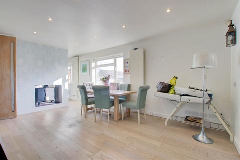 65 Dudley Avenue, Waltham Cross, EN8 8RN