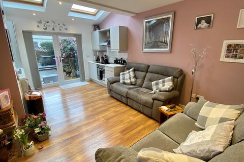 2 bedroom terraced house for sale - Barton Street, Macclesfield