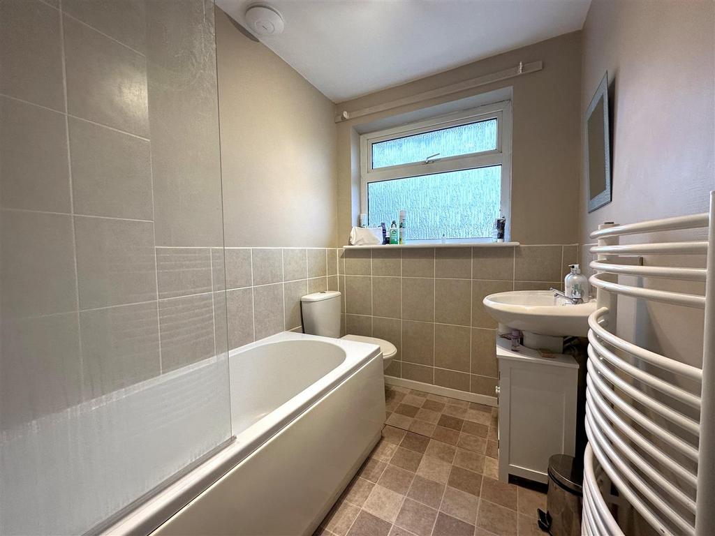 Family Bathroom 715