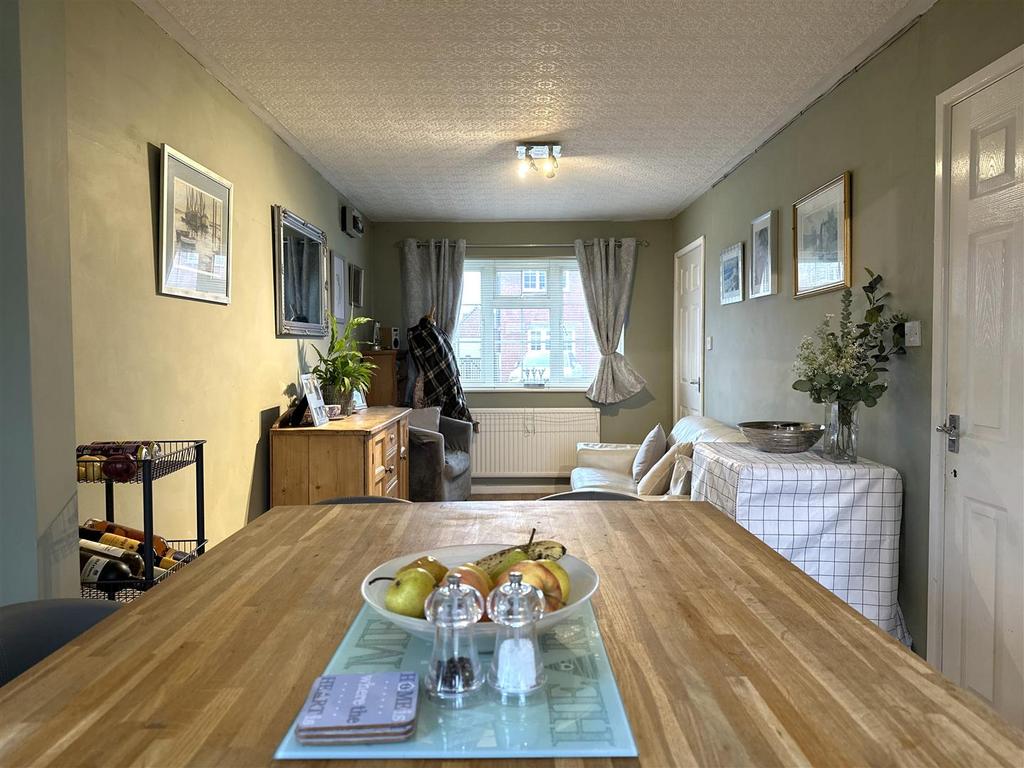 Sitting Room 737