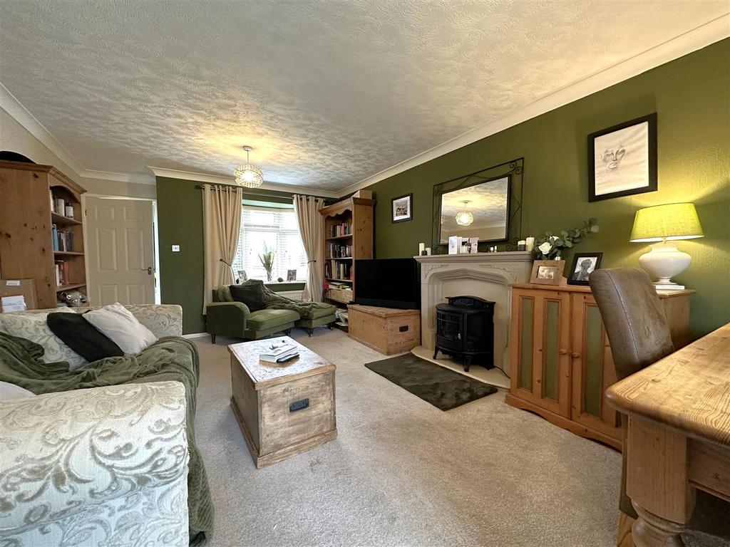 Large Living Space 676