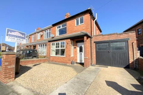 3 bedroom end of terrace house for sale, Campden Crescent, Cleethorpes