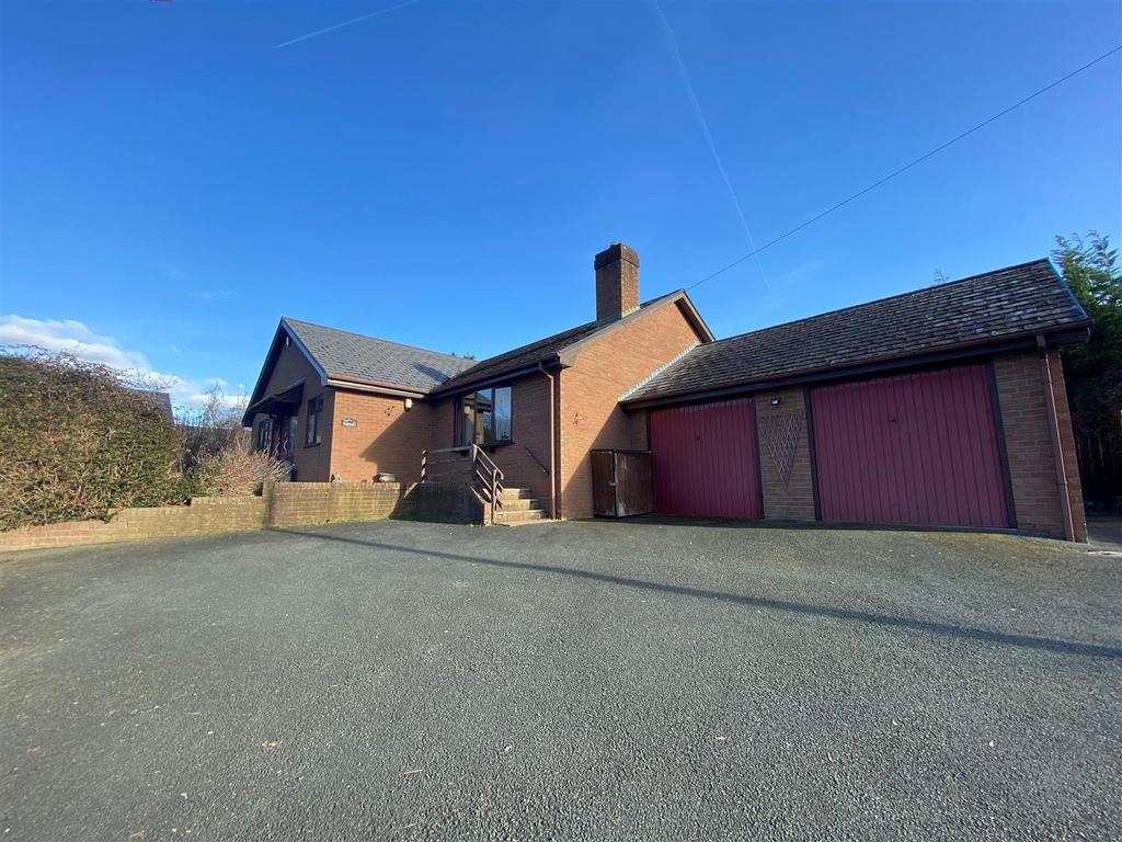 Primrose Lane, Pant, Oswestry 3 bed detached bungalow £995 pcm (£230 pw)