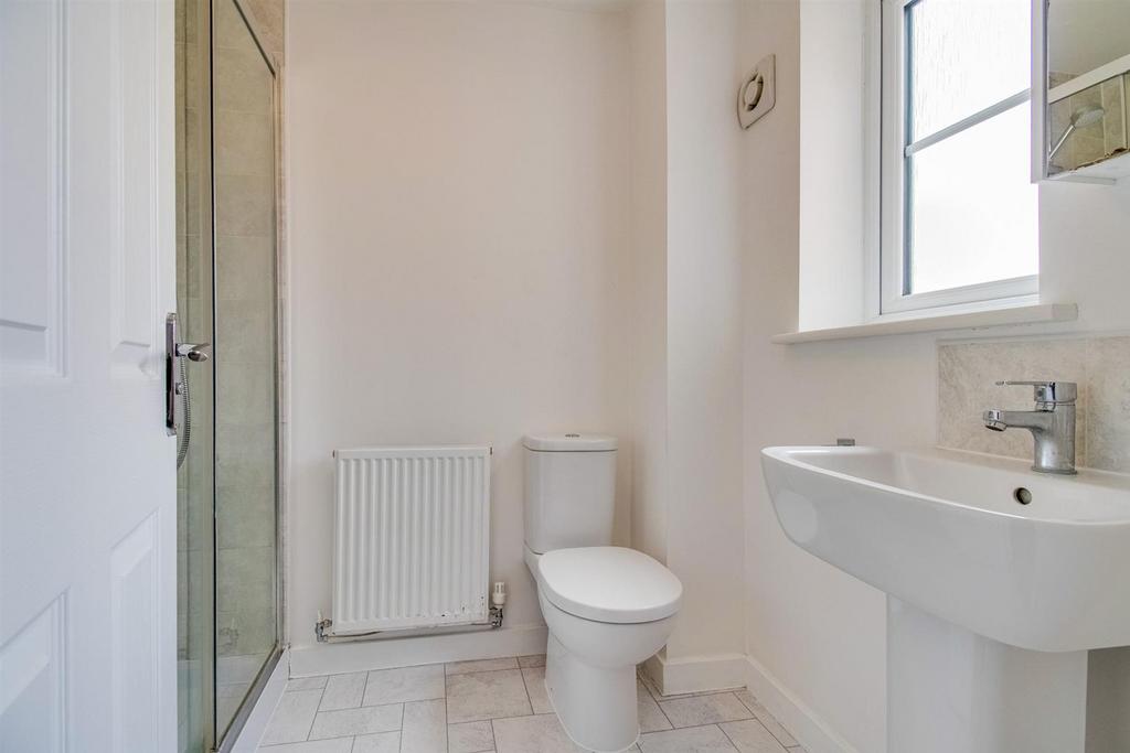 En suite shower room/w.c.