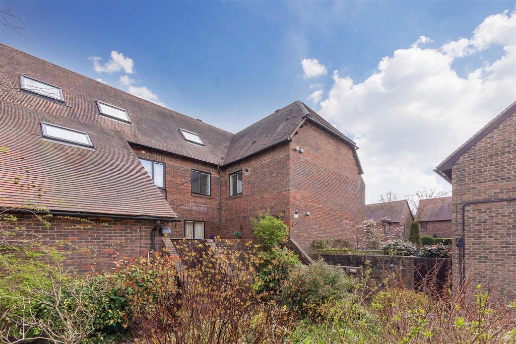 13 Adams Court-3.jpg
