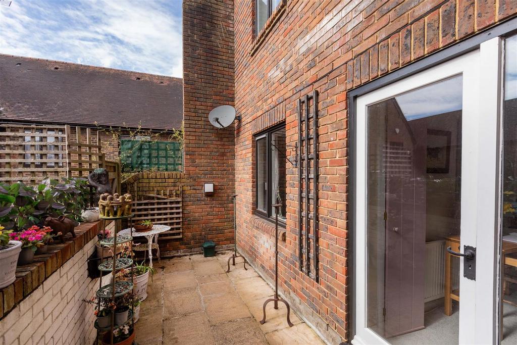13 Adams Court-5.jpg