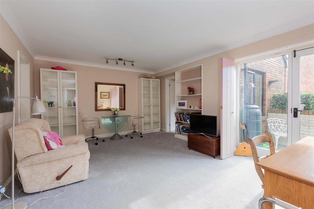 13 Adams Court-10.jpg