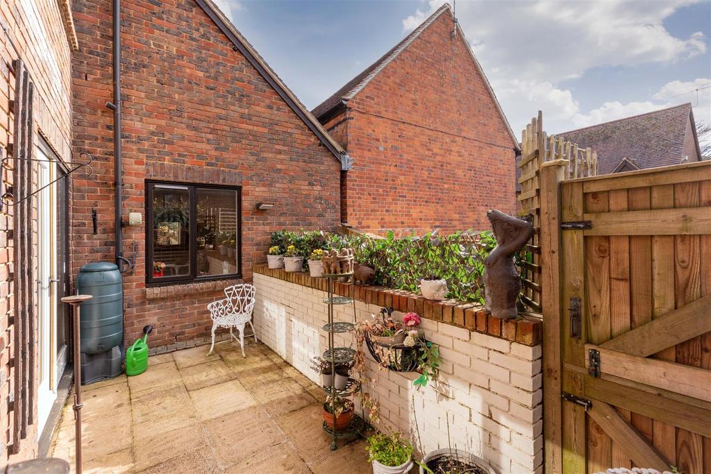 13 Adams Court-6.jpg