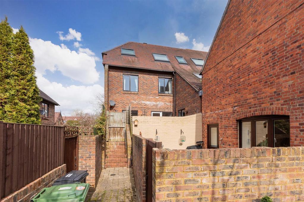 13 Adams Court-7.jpg