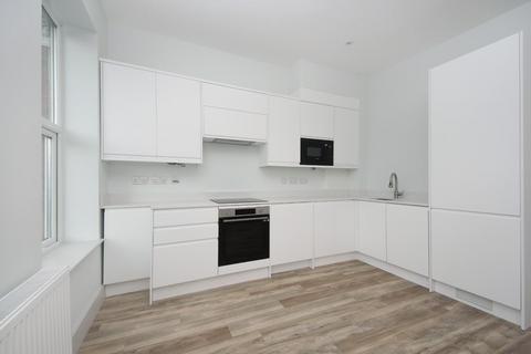 2 bedroom flat for sale - The Avenue, W13