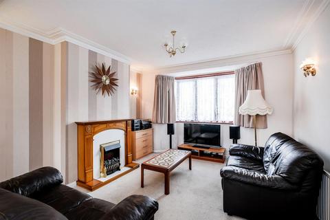 3 bedroom semi-detached house for sale - Heriot Avenue, Chingford