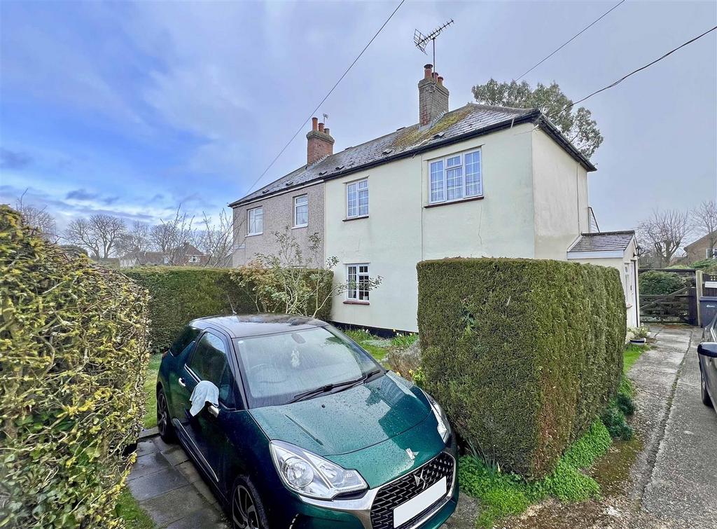 Main Road, Great Leighs, Chelmsford 2 bed semidetached house for sale