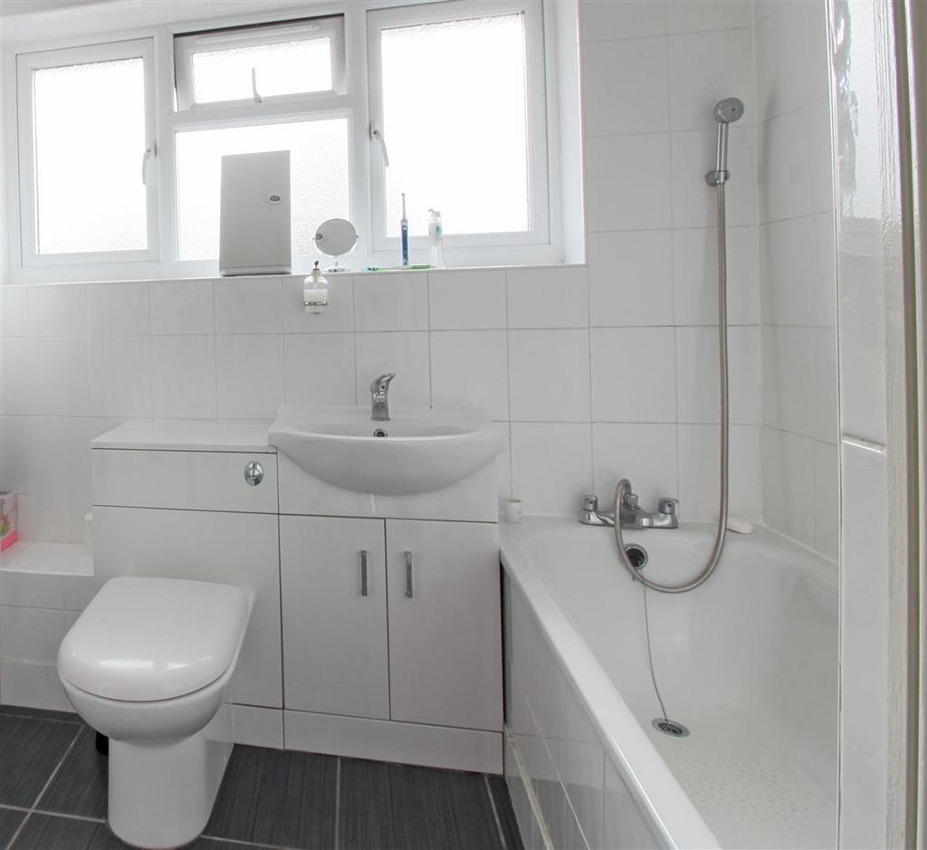 Bath/shower room