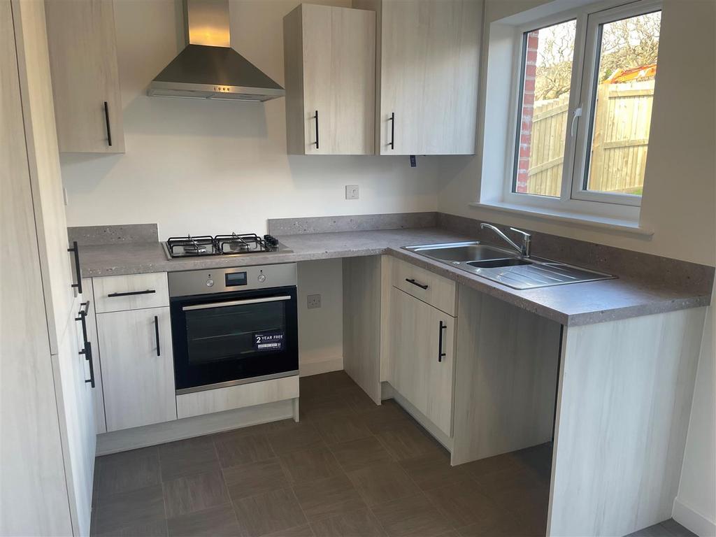 Kitchen/Dining Room: