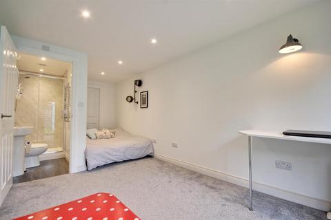 15 Smithall Road, Beverley, HU17 9GU