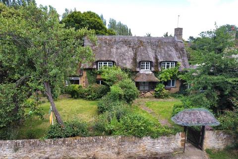 4 bedroom cottage for sale, Church Lane, Little Billing, Northampton NN3