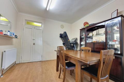 3 bedroom house for sale, Chester Road, Ilford