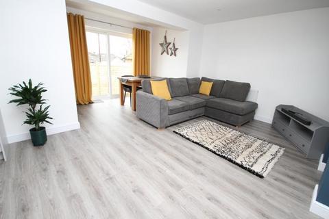19 Plumpton End, Bradford, BD2 1LY