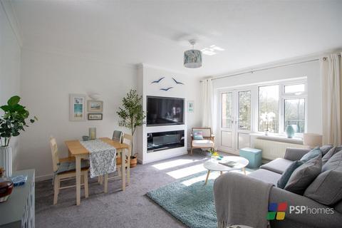 2 bedroom flat for sale, Refurbished south facing flat with balcony | Muster Court, Haywards Heath