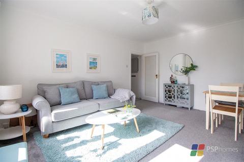 2 bedroom flat for sale, Refurbished south facing flat with balcony | Muster Court, Haywards Heath