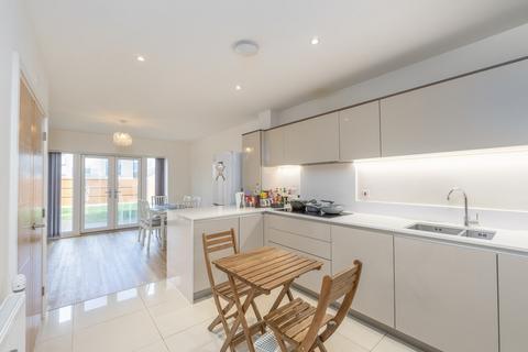 4 bedroom end of terrace house for sale, Lodge Vale, Chelmsford CM1