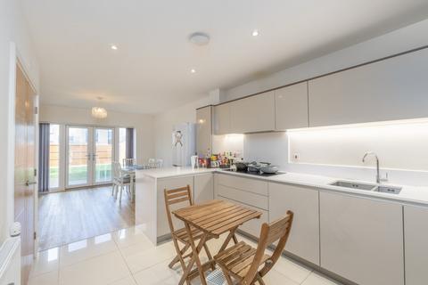 4 bedroom end of terrace house for sale, Lodge Vale, Chelmsford CM1
