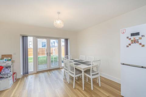 4 bedroom end of terrace house for sale, Lodge Vale, Chelmsford CM1