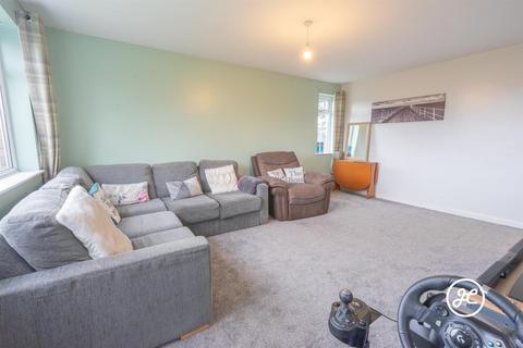 2 bedroom flat for sale - Sandown Close, Chepstow Avenue, Bridgwater