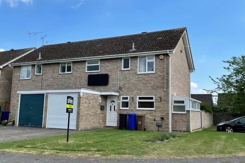3 bedroom semi-detached house to rent, Robin Close, Mildenhall IP28