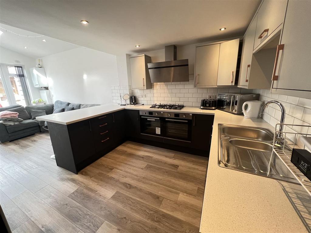 Humber Avenue, Coventry 5 bed end of terrace house to rent £2,384 pcm