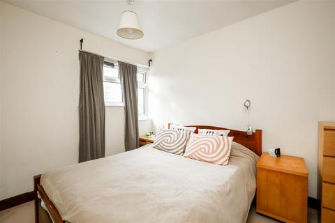 2 bedroom flat for sale, Dyers Lane, London