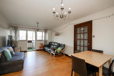 2 bedroom flat for sale, Dyers Lane, London