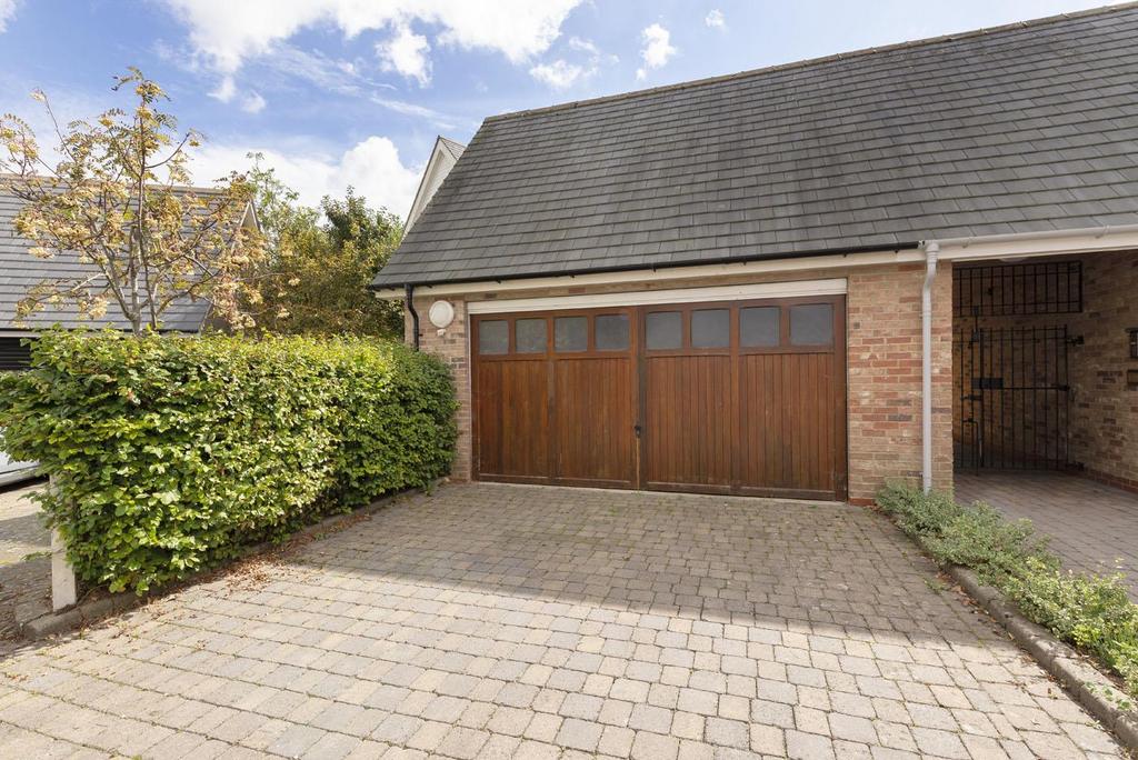Double Garage &amp; Driveway