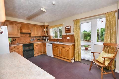 37 Cherryfields, Gillingham, SP8 4TJ