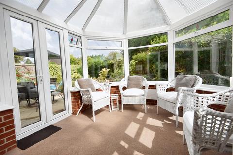 37 Cherryfields, Gillingham, SP8 4TJ