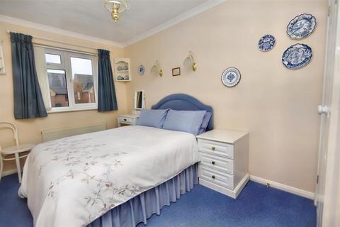 37 Cherryfields, Gillingham, SP8 4TJ