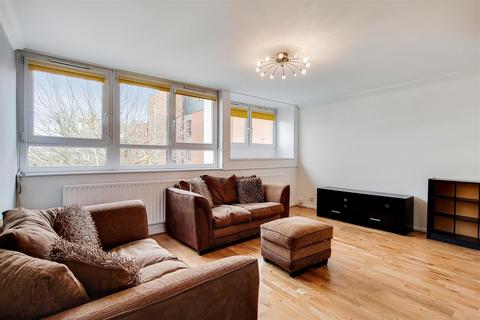 3 bedroom flat for sale, Yelverton Road, London