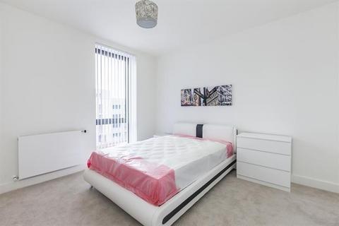 2 bedroom flat to rent, Valencia Close, London