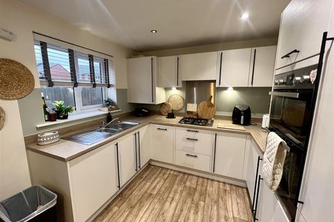 67 Herringbone Way, Kingswinford, DY6 7NE