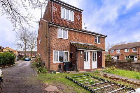 2 bedroom end of terrace house for sale, Hampden Close, North Weald