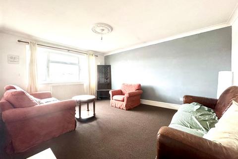 2 bedroom flat for sale, Rachael Clarke Close, Corringham, Stanford-le-Hope, SS17
