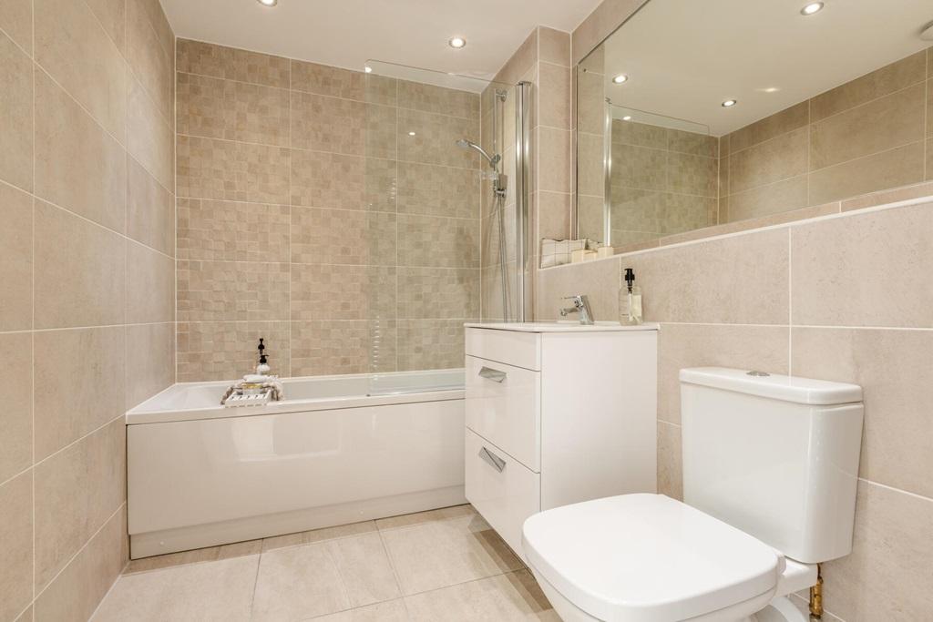 Contemporary family bathroom