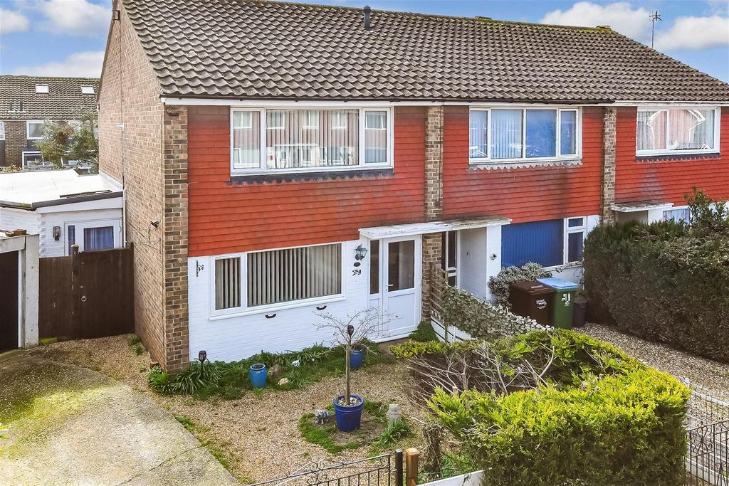 Sandfield Avenue, Littlehampton, West Sussex 2 bed end of terrace house