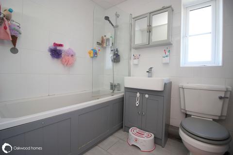 3 bedroom semi-detached house for sale - Moyes Close, Cliffsend, Ramsgate