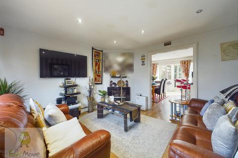 71 Hillshaw Crescent, Rochester, ME2 2PT